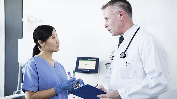 AQT90 Flex with nurse and doctor