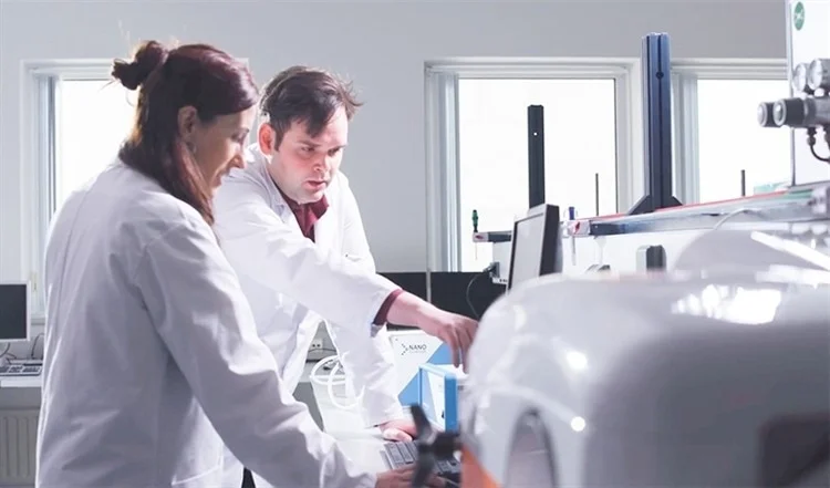 Spatially resolved DLS versus conventional DLS