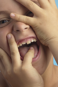 Children say the funniest things, but what makes them laugh? Do German and Israeli kids share the same sense of humour - or is the Simpsons the universal language of laughter?