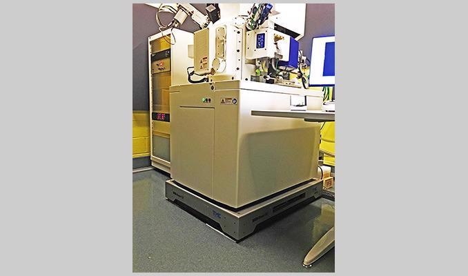 Piezoelectric vibration cancellation with the SEM-Base VI