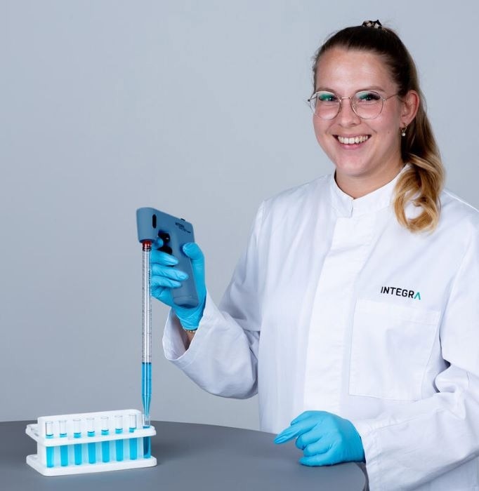 Dispense serological pipet volumes repeatedly with the PIPETBOY GENIUS