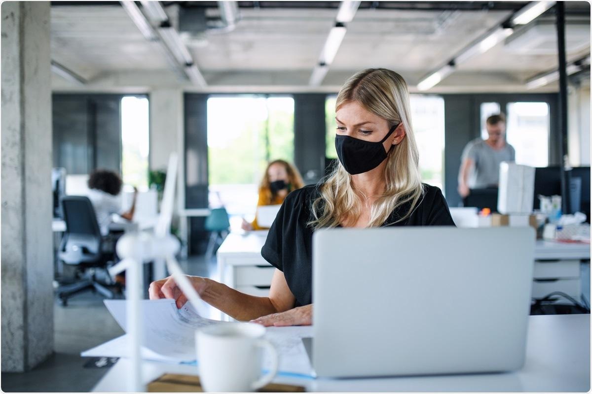Study: Workplace Contact Patterns in England during the COVID-19 Pandemic: Analysis of the Virus Watch prospective cohort study. Image Credit: Halfpoint / Shutterstock.com