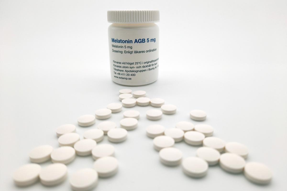 Study: Melatonin drugs inhibit SARS-CoV-2 entry into the brain and virus-induced damage of cerebral small vessels. Image Credit: Daniel Holking/Shutterstock