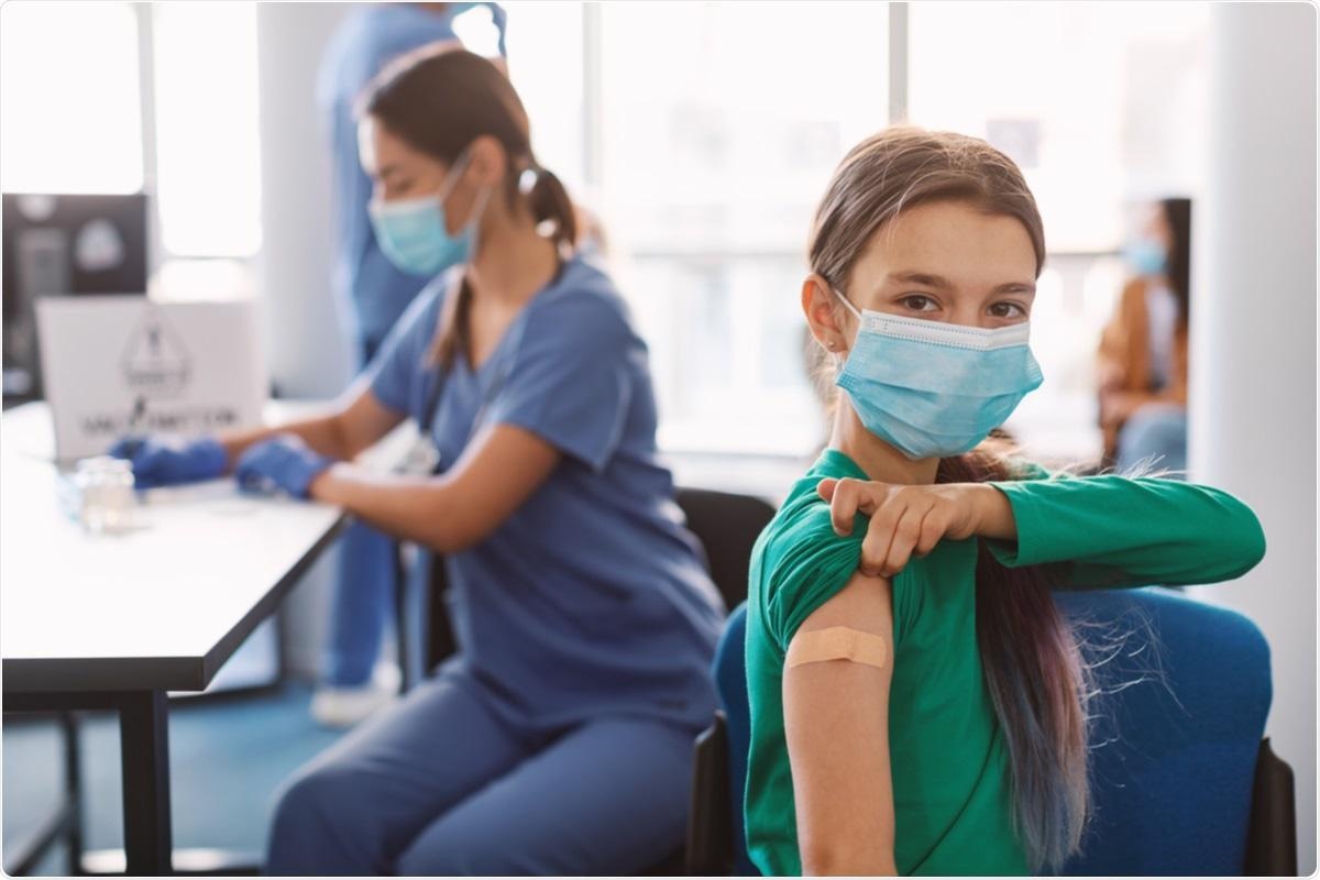 Study: Durability and cross-reactivity of SARS-CoV-2 mRNA vaccine in adolescent children. Image Credit: Prostock-studio / Shutterstock.com
