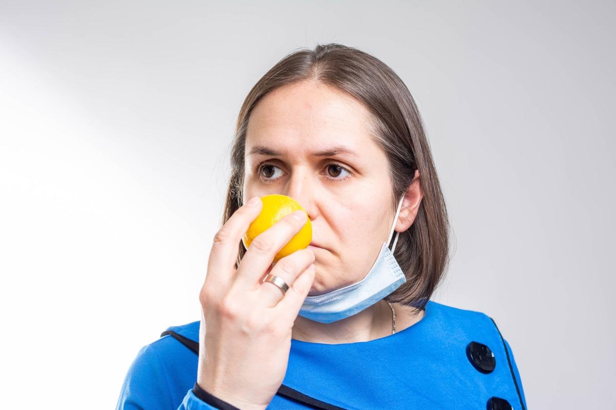 Study: High prevalence of olfactory disorders 18 months after contracting COVID-19. Image Credit: Nenad Cavoski/Shutterstock