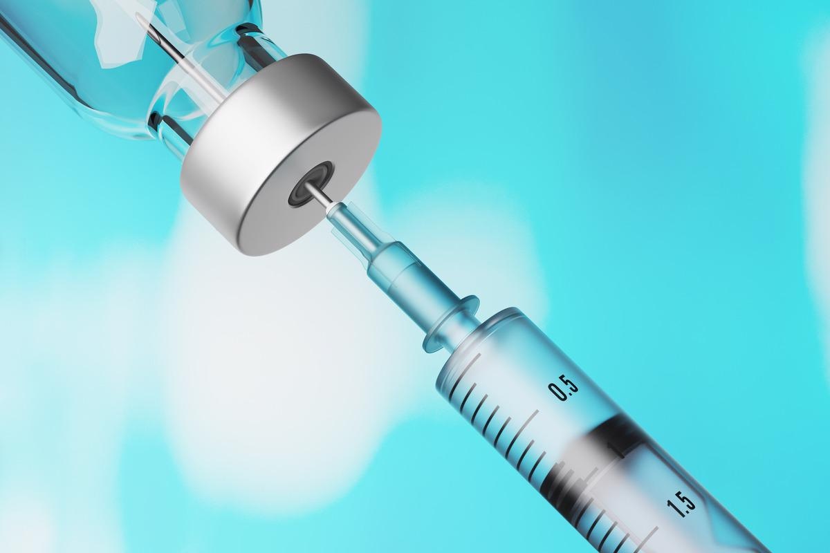 Study: Effectiveness of mRNA Vaccination in Preventing COVID-19–Associated Invasive Mechanical Ventilation and Death — United States, March 2021–January 2022. Image Credit: spaxiax/Shutterstock