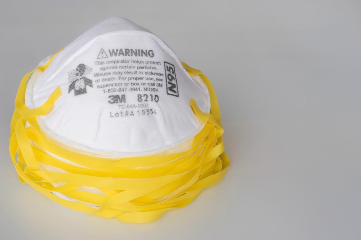 Study: A Miniaturized Electrostatic Precipitator Respirator Effectively Removes Ambient SARS-CoV-2 Bioaerosols. Image Credit: NARONG JHANWATTANA/Shutterstock