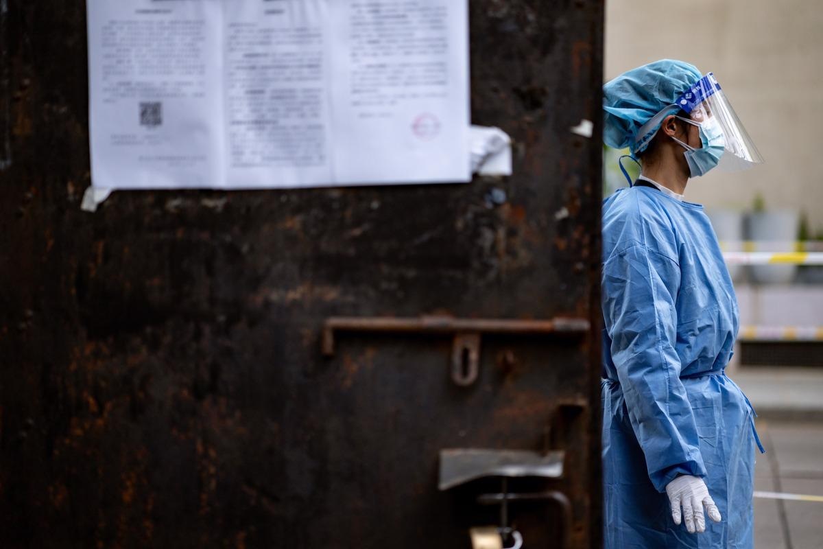 Study: The effect of strict lockdown on Omicron SARS-CoV-2 variant transmission in Shanghai. Image Credit: Graeme Kennedy/Shutterstock