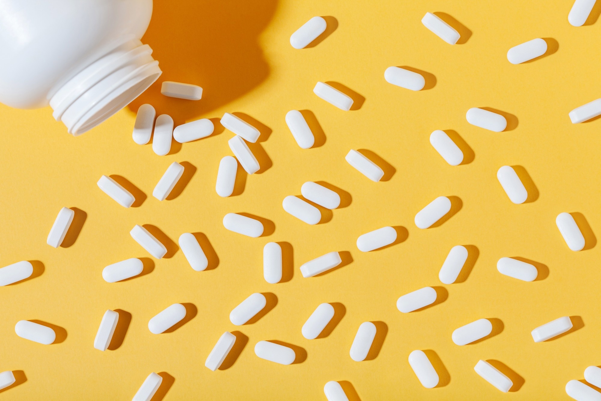 Study: No evidence that analgesic use after COVID-19 vaccination negatively impacts antibody responses. Image Credit: Natalia Dolgosheeva / Shutterstock