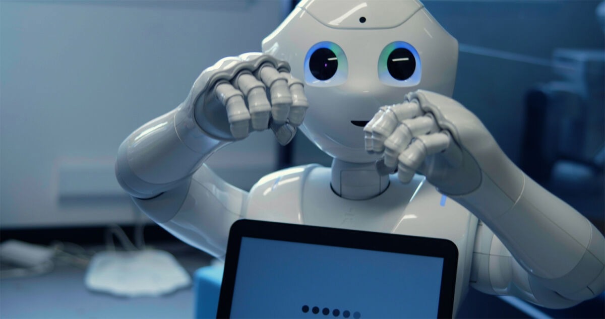 Using AI and socially assistive robots for early detection of urinary tract infections