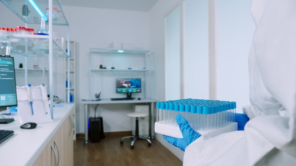 Study: Epidemiological impact of a large number of incorrect negative SARS-CoV-2 test results in South West England during September and October 2021. Image Credit: DC Studio/Shutterstock