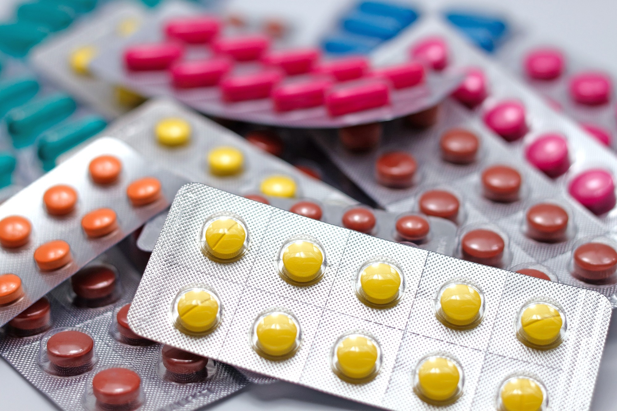 Study: Assessing the value of integrating national longitudinal shopping data into respiratory disease forecasting models. Image Credit: Wanannc/Shutterstock.com