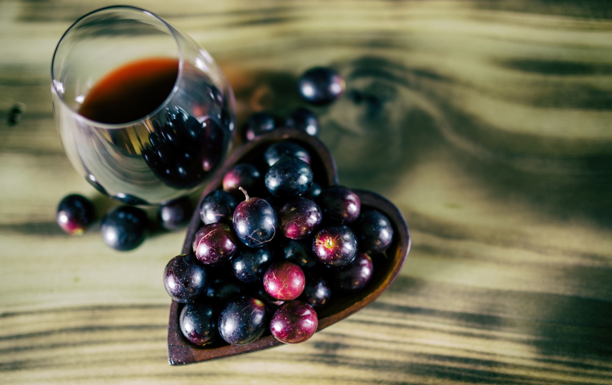 Study: Resveratrol Activates Antioxidant Protective Mechanisms in Cellular Models of Alzheimer’s Disease Inflammation. Image Credit: Aimee Lee Studios / Shutterstock