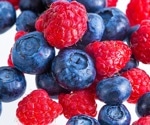 Berries pack more fiber and antioxidants than America’s most-eaten fruits