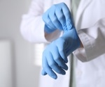 Nurses urged to ditch gloves for IV antibiotics