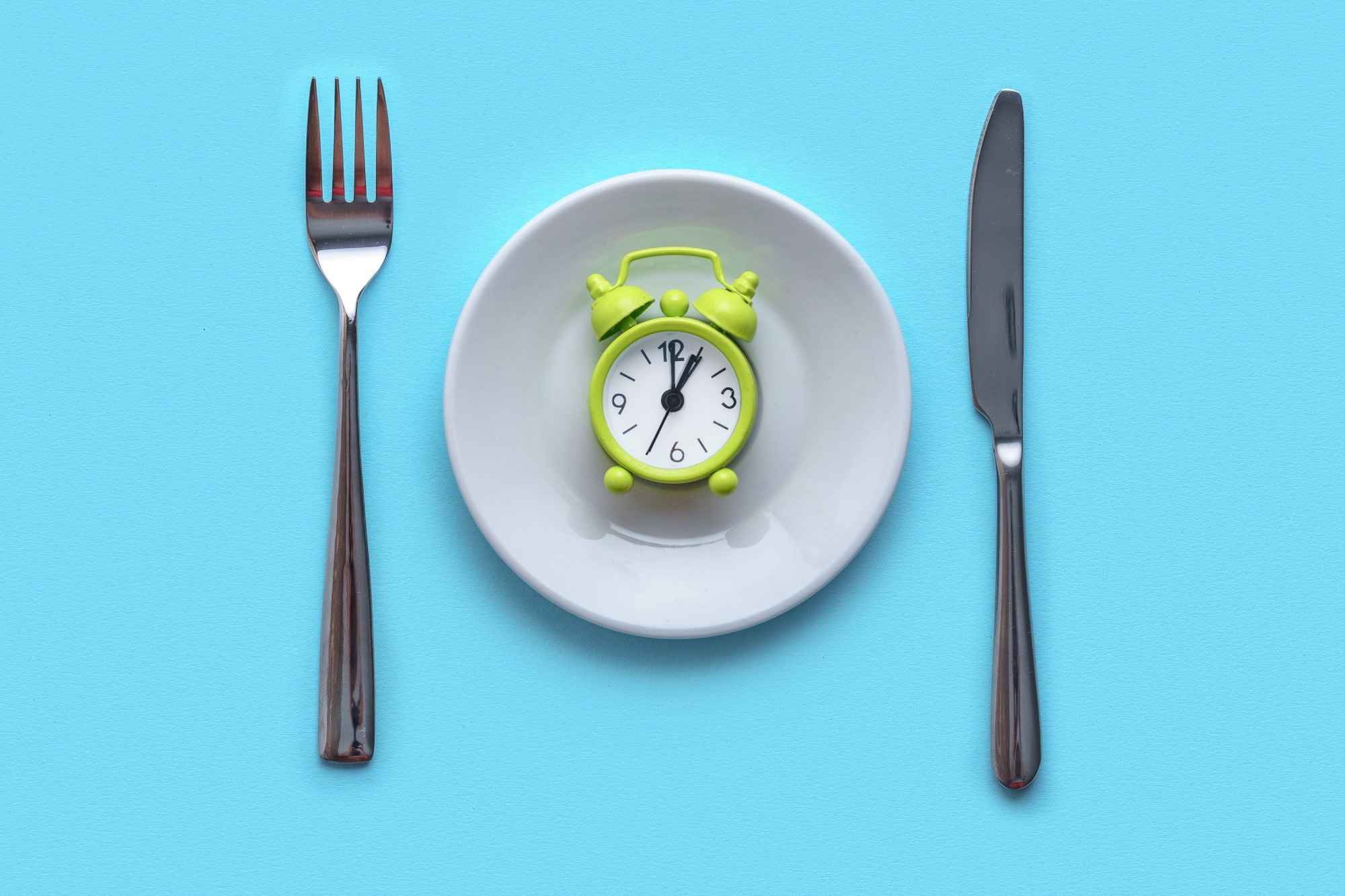Study: Intended isocaloric time-restricted eating shifts circadian clocks but does not improve cardiometabolic health in women with overweight. Image Credit: goffkein.pro / Shutterstock
